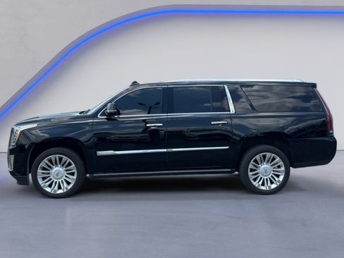 Used 2019 Cadillac Escalade ESV Platinum RWD image 3