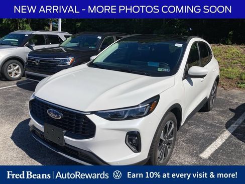 Used 2023 Ford Escape Platinum w/ Premium Technology Package AWD/4WD image 3