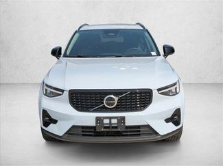Used 2024 Volvo XC40 B5 Plus AWD/4WD video 2