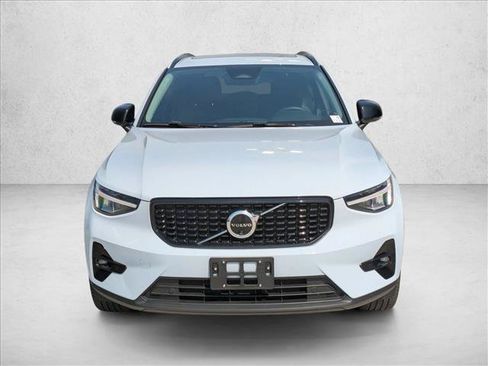 Used 2024 Volvo XC40 B5 Plus AWD/4WD image 2