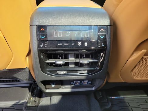 Used 2023 Jeep Grand Cherokee L Summit w/ Luxury Tech Group V AWD/4WD image 23