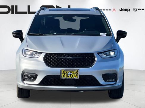 New 2026 Chrysler Pacifica Limited w/ S Appearance Package AWD/4WD image 5