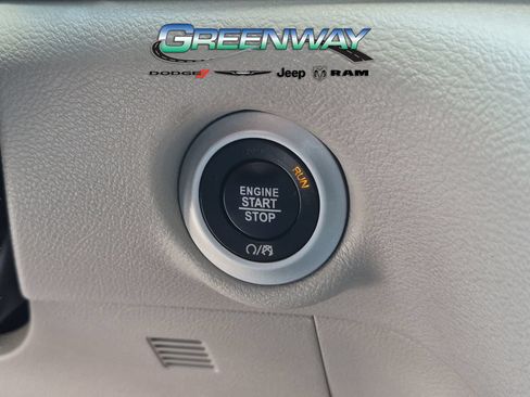 Used 2023 Chrysler Pacifica Touring-L FWD image 25