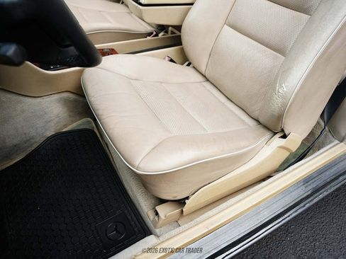 Used 1995 Mercedes-Benz E 320 Convertible image 32