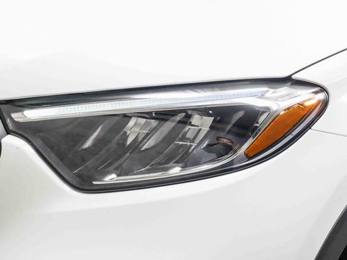 Certified 2025 Mercedes-Benz GLC 300 4MATIC image 11