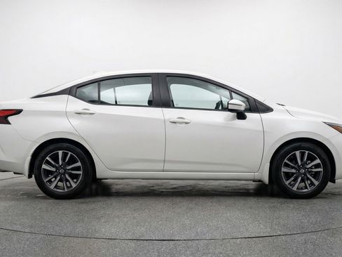 Used 2025 Nissan Versa SV FWD image 11