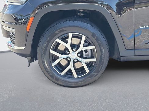 Used 2023 Jeep Grand Cherokee L Limited RWD image 35
