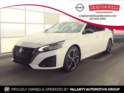 Used 2023 Nissan Altima 2.5 SR image 1