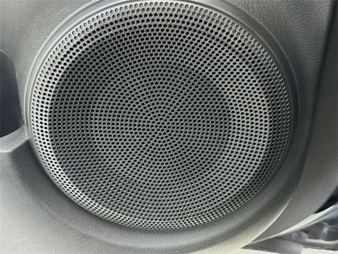 Used 2020 Nissan Kicks S image 14