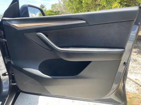 Used 2023 Tesla Model Y AWD image 21