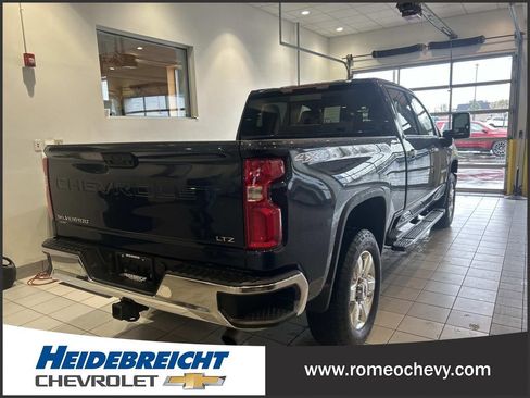 Used 2023 Chevrolet Silverado 2500 LTZ w/ LTZ Convenience Package AWD/4WD image 4
