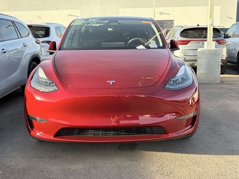 Used 2024 Tesla Model Y Long Range AWD/4WD image 2