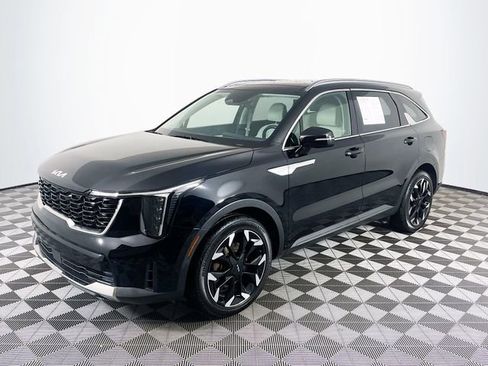 Used 2024 Kia Sorento EX w/ Panoramic Sunroof Package FWD image 4