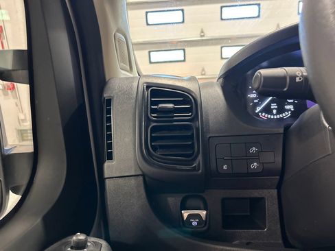 Used 2026 RAM ProMaster 2500 w/ Convenience Group FWD image 16