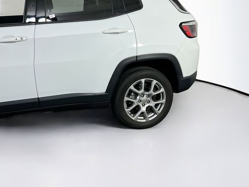 Used 2022 Jeep Compass Latitude AWD/4WD image 28