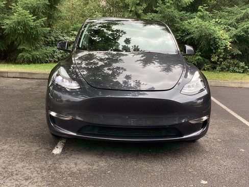 Used 2024 Tesla Model Y Long Range AWD/4WD image 17