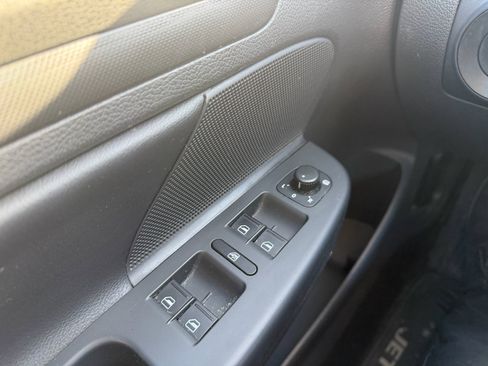 Used 2011 Volkswagen Jetta SE image 29