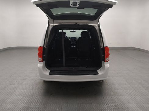 Used 2017 Dodge Grand Caravan SXT w/ Driver Convenience Group FWD image 29