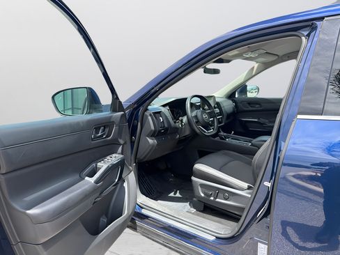 Certified 2024 Nissan Pathfinder SV FWD image 33