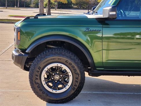 Used 2022 Ford Bronco Badlands image 8