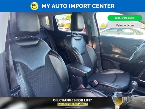 Used 2018 Jeep Compass Latitude w/ Popular Equipment Group AWD/4WD image 24