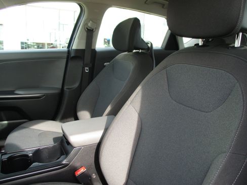 Used 2025 Kia K4 FWD image 29