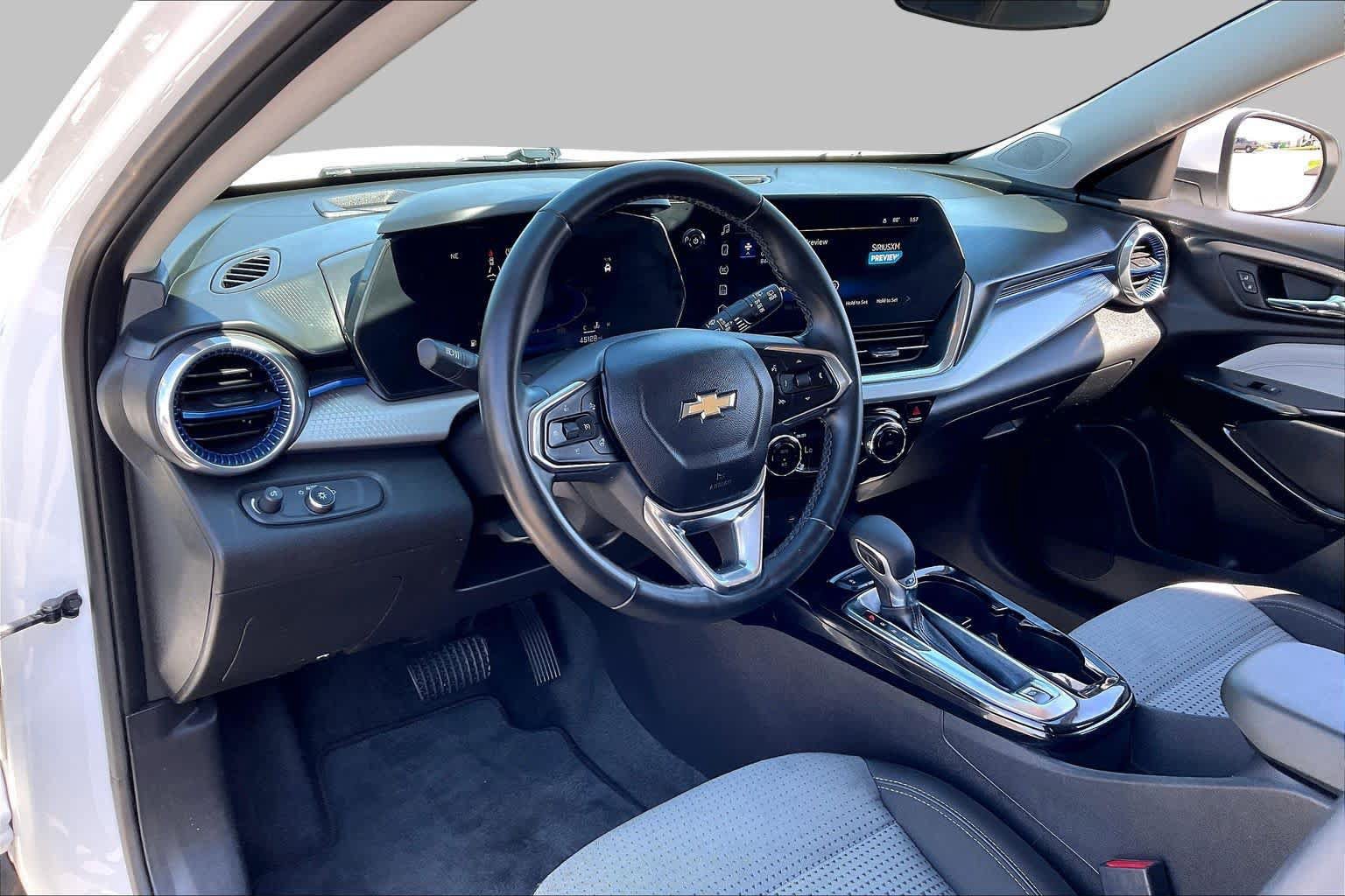 Used 2024 Chevrolet Trax LT w/ Driver Confidence Package FWD image 17