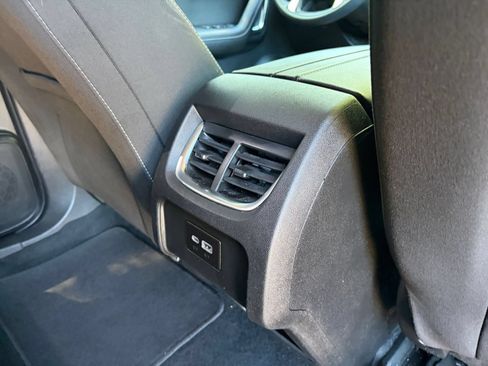 Used 2025 Chevrolet Blazer LT FWD image 19