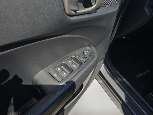 Certified 2025 Hyundai Venue SEL FWD image 22