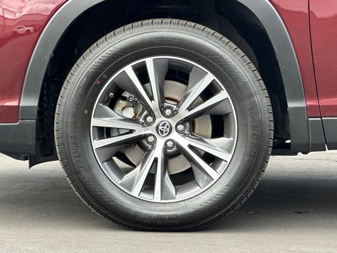 Certified 2019 Toyota Highlander Plus FWD image 26