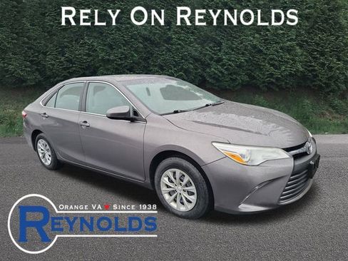 Used 2017 Toyota Camry LE image 1