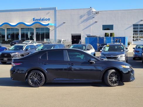 Used 2022 Toyota Camry SE image 4