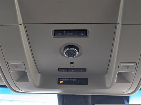 Used 2017 GMC Yukon SLT w/ Premium Edition image 25