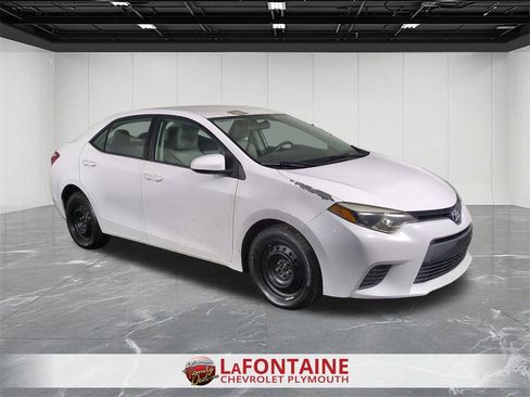 Used 2015 Toyota Corolla LE image 2
