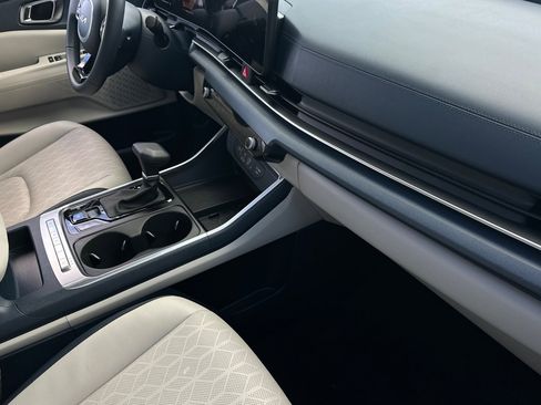 Used 2026 Kia Carnival EX image 19
