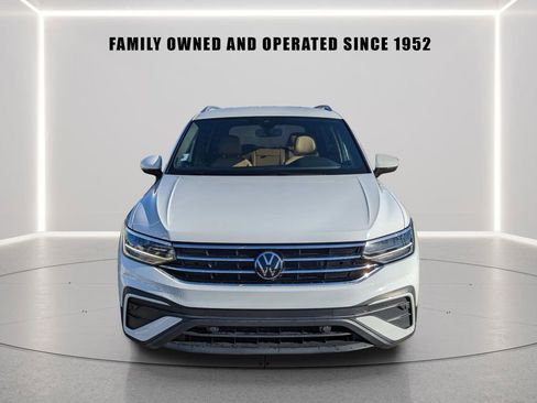 Certified 2024 Volkswagen Tiguan SE FWD image 7