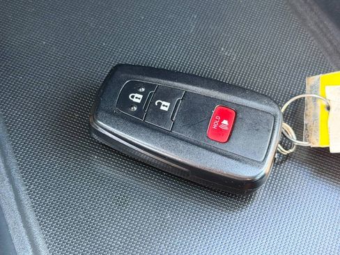 Used 2022 Toyota Prius LE AWD/4WD image 43