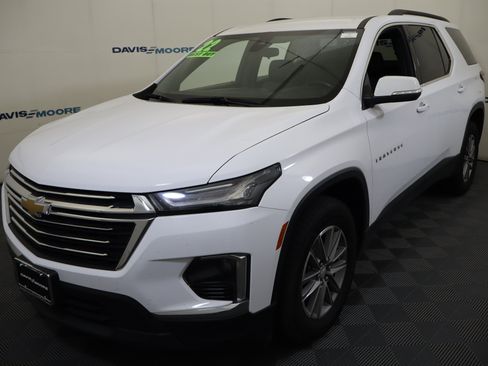 Used 2022 Chevrolet Traverse LT FWD image 12