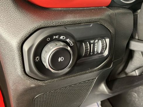 Used 2021 Jeep Wrangler Rubicon AWD/4WD image 12