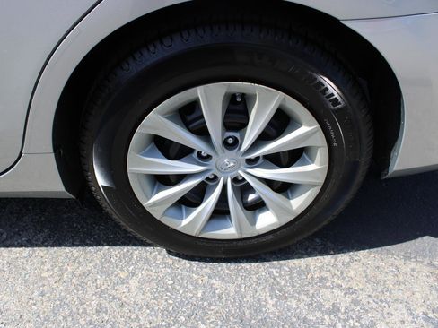 Used 2017 Toyota Camry LE FWD image 12