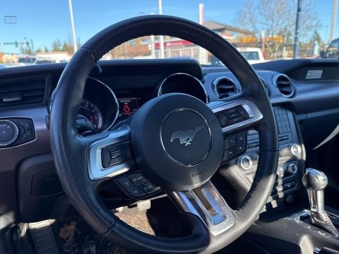 Used 2015 Ford Mustang Coupe image 7