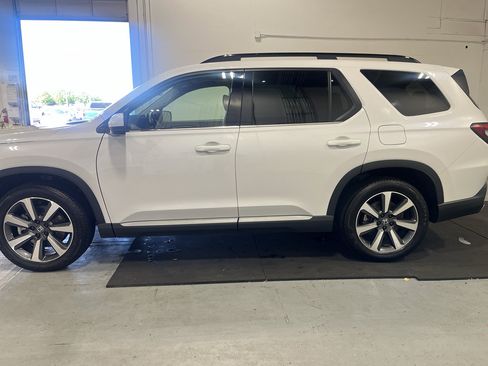 Certified 2025 Honda Pilot Elite image 4