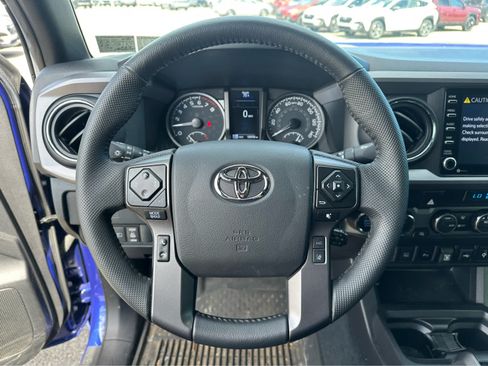 Used 2023 Toyota Tacoma TRD Off-Road w/ Technology Package AWD/4WD image 11