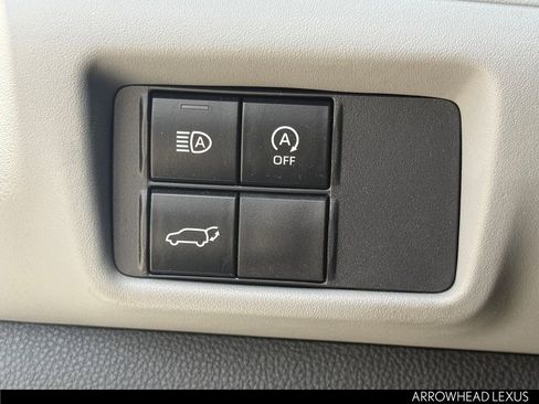 Used 2024 Toyota Highlander LE FWD image 22