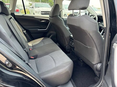 Used 2025 Toyota RAV4 XLE FWD image 22