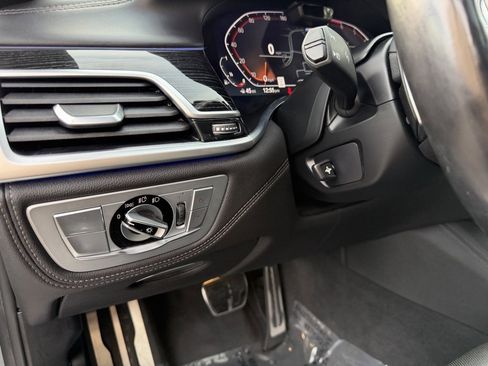 Used 2022 BMW 750i xDrive w/ Executive Package image 19