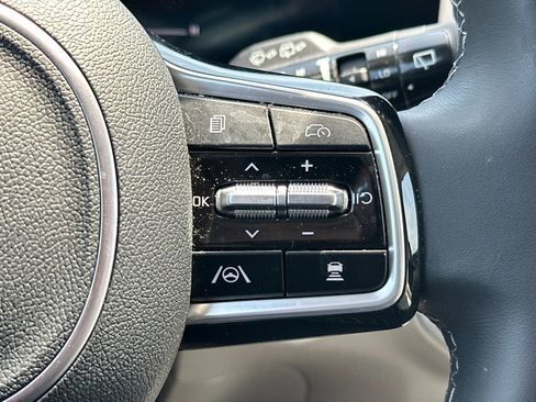 Used 2025 Kia Sorento S w/ Panoramic Sunroof Package image 12