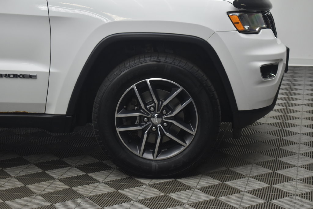 Used 2017 Jeep Grand Cherokee Limited AWD/4WD image 29