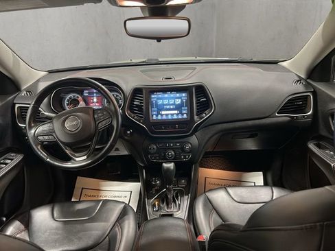 Used 2021 Jeep Cherokee Trailhawk image 12