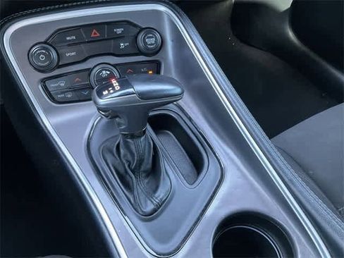 Used 2022 Dodge Challenger SXT image 21